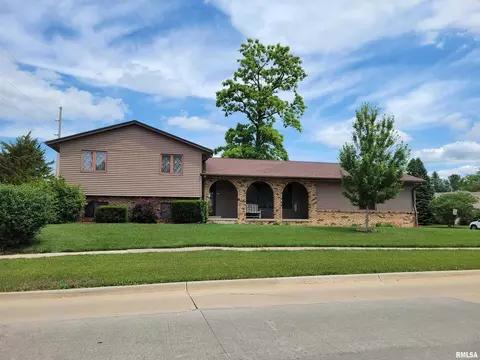703 Cherry Dr, Geneseo, IL 61254