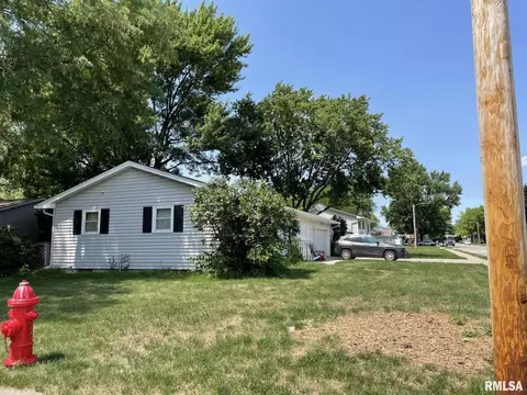 604 S 3rd St, Eldridge, IA 52748 photo 2