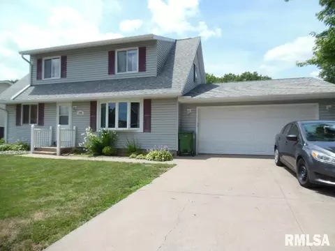 1142 N 10th St, Clinton, IA 52732