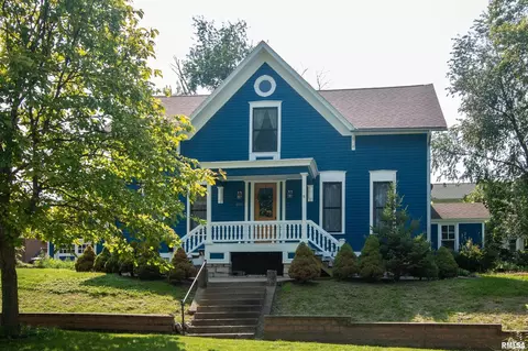 822 Gaines St, Davenport, IA 52802