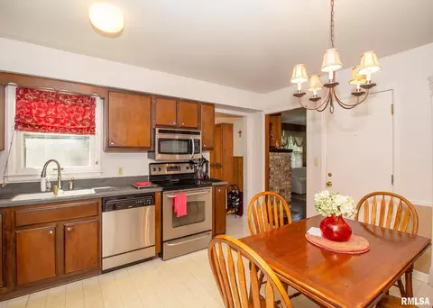 3442 54th St, Moline, IL 61265 photo 9