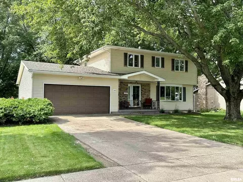 2423 E 32nd St, Davenport, IA 52807