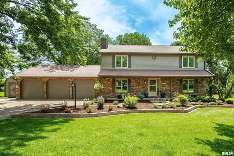 1030 Carriage Place Dr, Bettendorf, IA 52722
