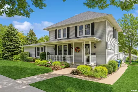 2607 N 2nd St, Clinton, IA 52732