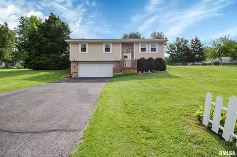 11760 Pennsylvania Dr, Marion, IL 62959
