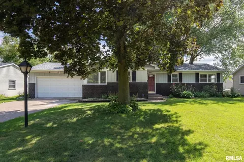 2684 9th St, East Moline, IL 61244