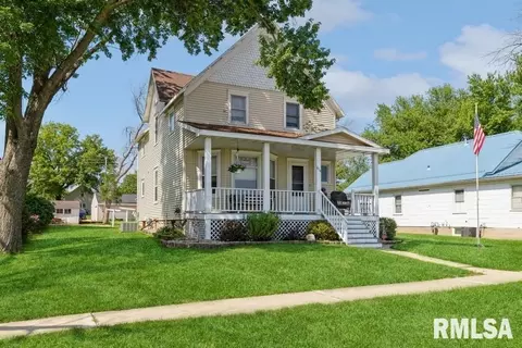 614 Sunnyside St, Grand Mound, IA 52751