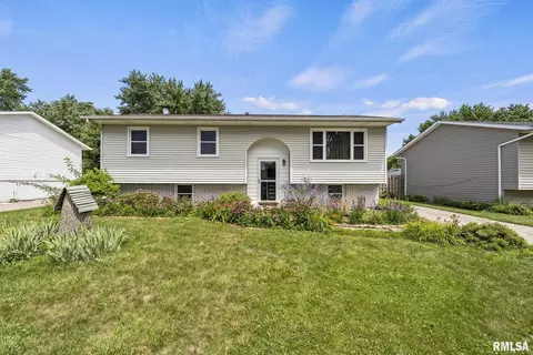 3126 W 65th St, Davenport, IA 52806