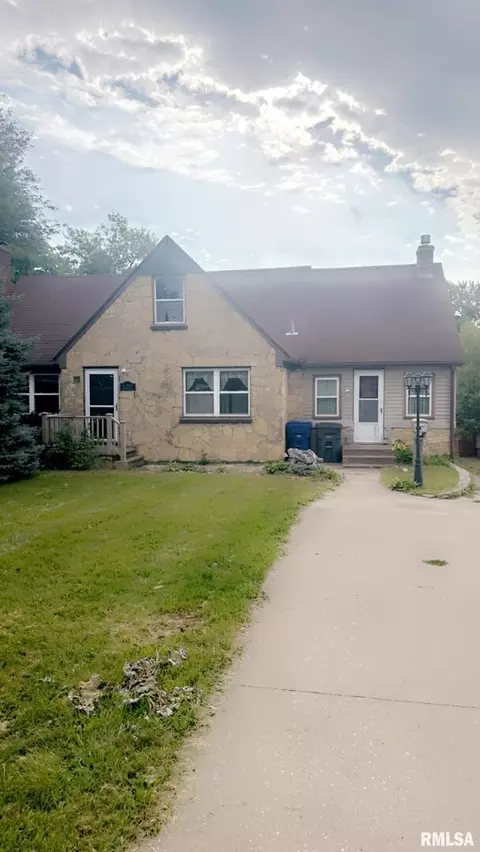 1211 23rd St, Bettendorf, IA 52722