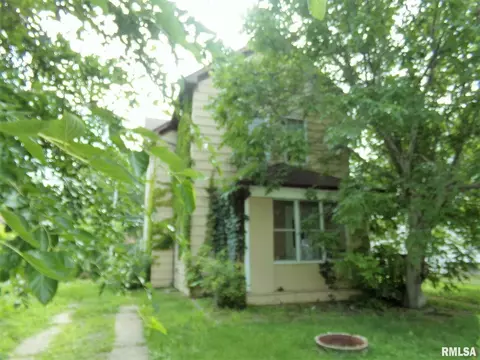 1133 38th St, Rock Island, IL 61201
