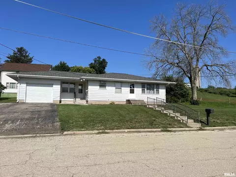 806 17th St, Fulton, IL 61252