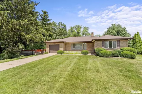1105 35th Avenue Ct, East Moline, IL 61244