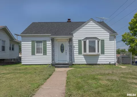 2252 Bellevue Ave, Bettendorf, IA 52722