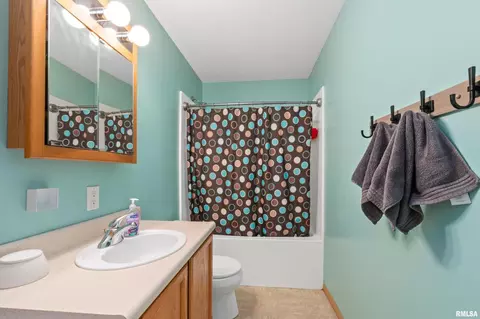609 18th St, Silvis, IL 61282 photo 15