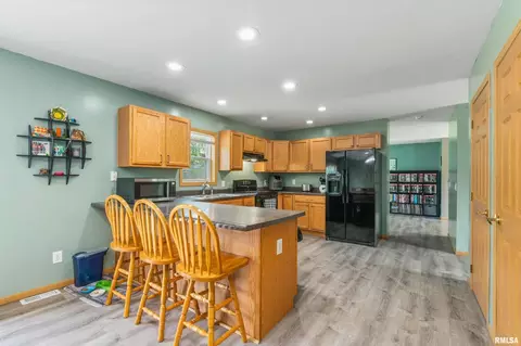 609 18th St, Silvis, IL 61282 photo 8