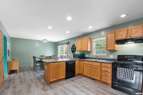 609 18th St, Silvis, IL 61282 photo 11