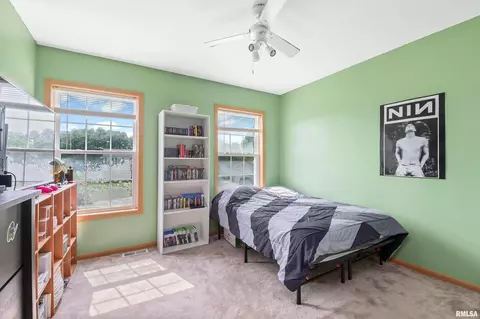 609 18th St, Silvis, IL 61282 photo 16
