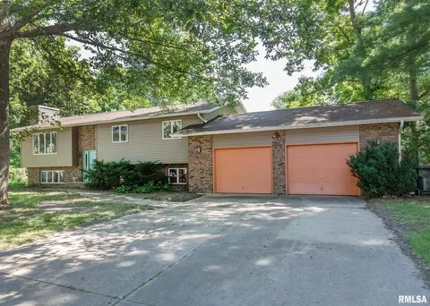 4221 172nd St N, East Moline, IL 61244