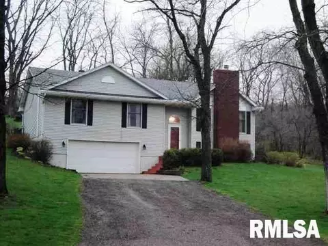 39 W Timberline Dr, Blue Grass, IA 52726