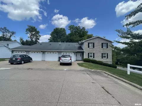 814 N 13th Ave #8-B, Clinton, IA 52732