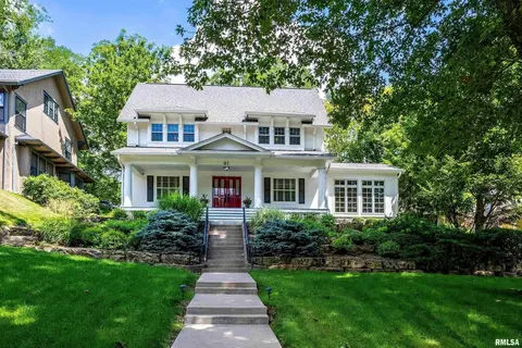 31 Glenwood Ave, Davenport, IA 52803