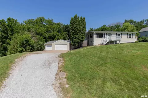 11300 Circle Dr, Blue Grass, IA 52726