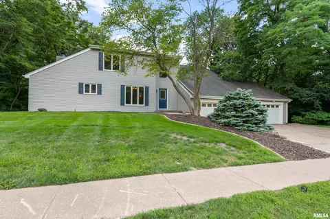 10 Wildwood Dr, Moline, IL 61265