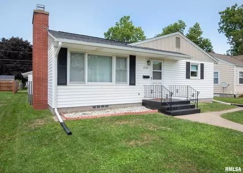 2136 Grove St, Davenport, IA 52804