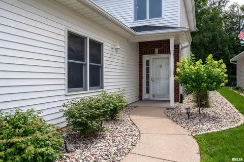 32 Villa Dr, Hampton, IL 61256