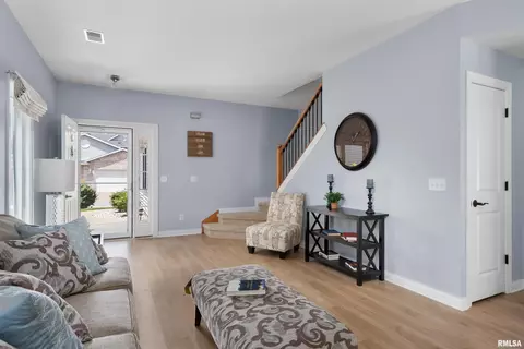 32 Villa Dr, Hampton, IL 61256 photo 3