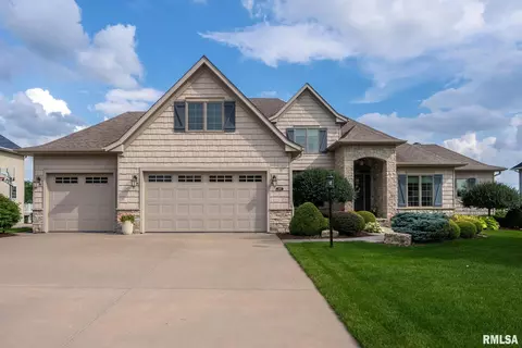 3193 Crow Lake Dr, Bettendorf, IA 52722