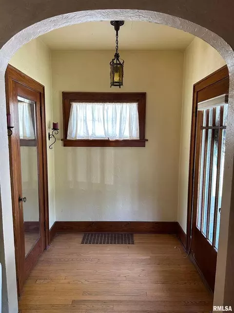 318 23rd Ave, Moline, IL 61265 photo 5