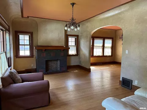 318 23rd Ave, Moline, IL 61265 photo 3