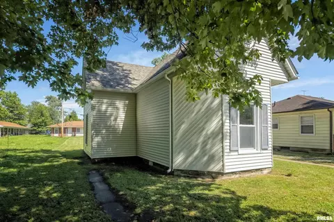 412 N 18th St, Herrin, IL 62948 photo 2