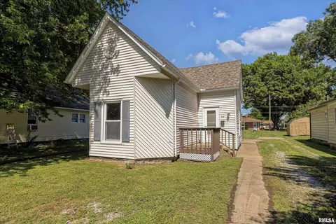 412 N 18th St, Herrin, IL 62948