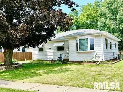 3224 W 17th St, Davenport, IA 52804