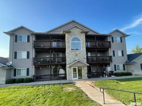 3209 S 16th Ave #304, Eldridge, IA 52748