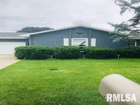 1216 7th St, Pawnee, IL 62558