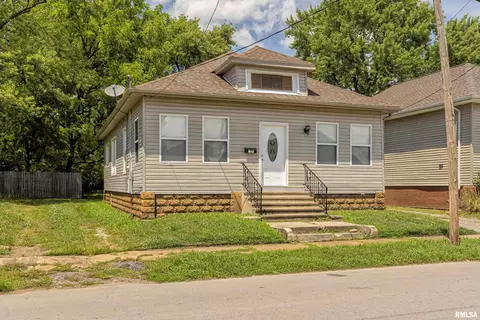 208 W White St, Marion, IL 62959