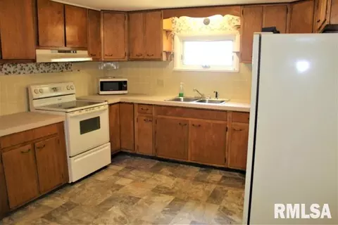 218 S Walnut St, Kewanee, IL 61443 photo 23