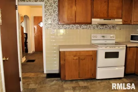 218 S Walnut St, Kewanee, IL 61443 photo 25