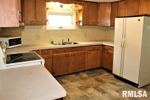218 S Walnut St, Kewanee, IL 61443 photo 21