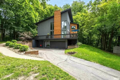815 6th St, Bettendorf, IA 52722