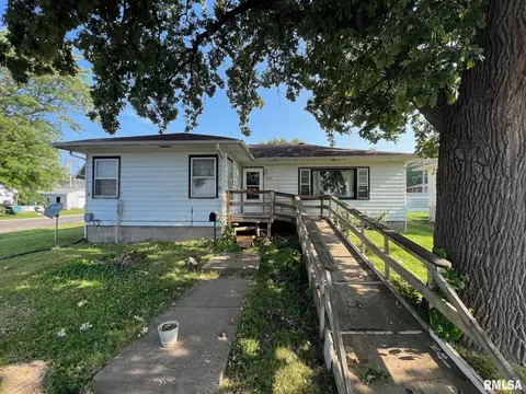 322 2nd St, Buffalo, IA 52728