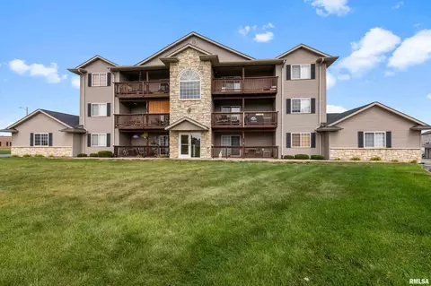 3211 S 16th Ave #302, Eldridge, IA 52748