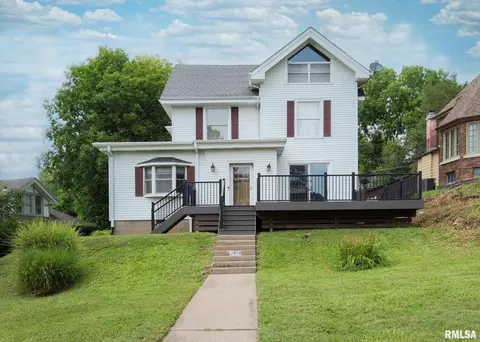 2420 Fulton Ave, Davenport, IA 52803