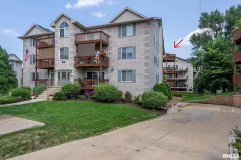 3125 Holiday Ct #12, Bettendorf, IA 52722