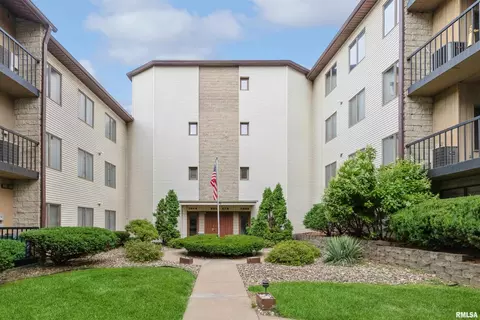 1014 Hickory Hill Ct #U-B-11, Clinton, IA 52732