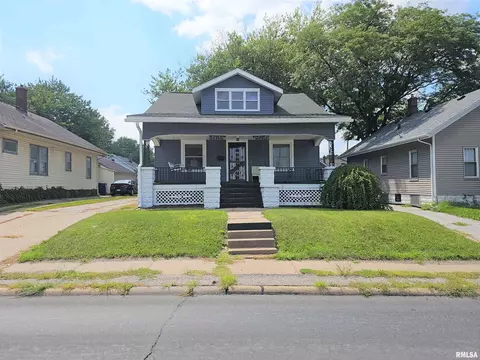 2132 N Division St, Davenport, IA 52804