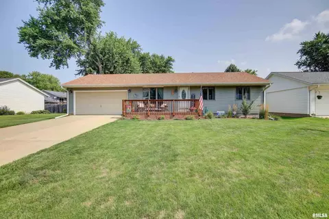 886 15th Ave NW, Clinton, IA 52732